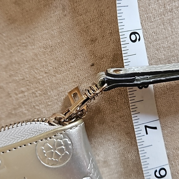 Guess wallet NWOT - Picture 9 of 9